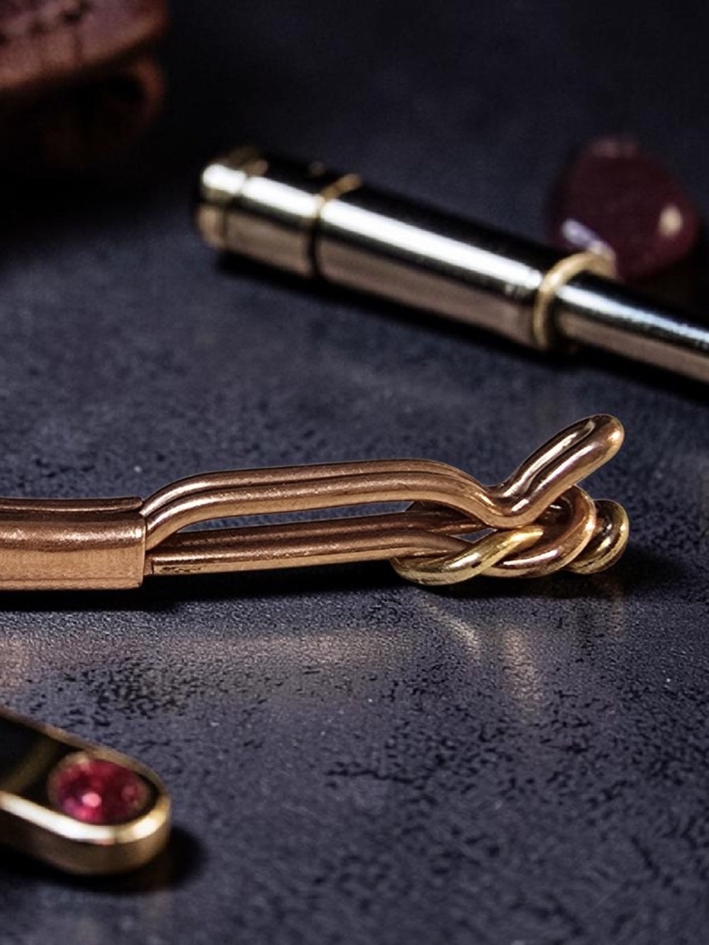 Vintage Retro Tie Clip and Tie Bar Set in Two Tone Plated Metal - Picture 13 of 14